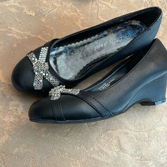 Girls slip on black wedge with bow detail size 2 - Picture 1 of 4